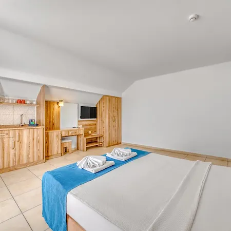 Cleopatra Ada Apartahotel